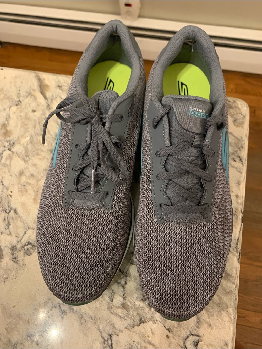 Skechers Women’s GoGolf Shoes with Teal Logo Size 8